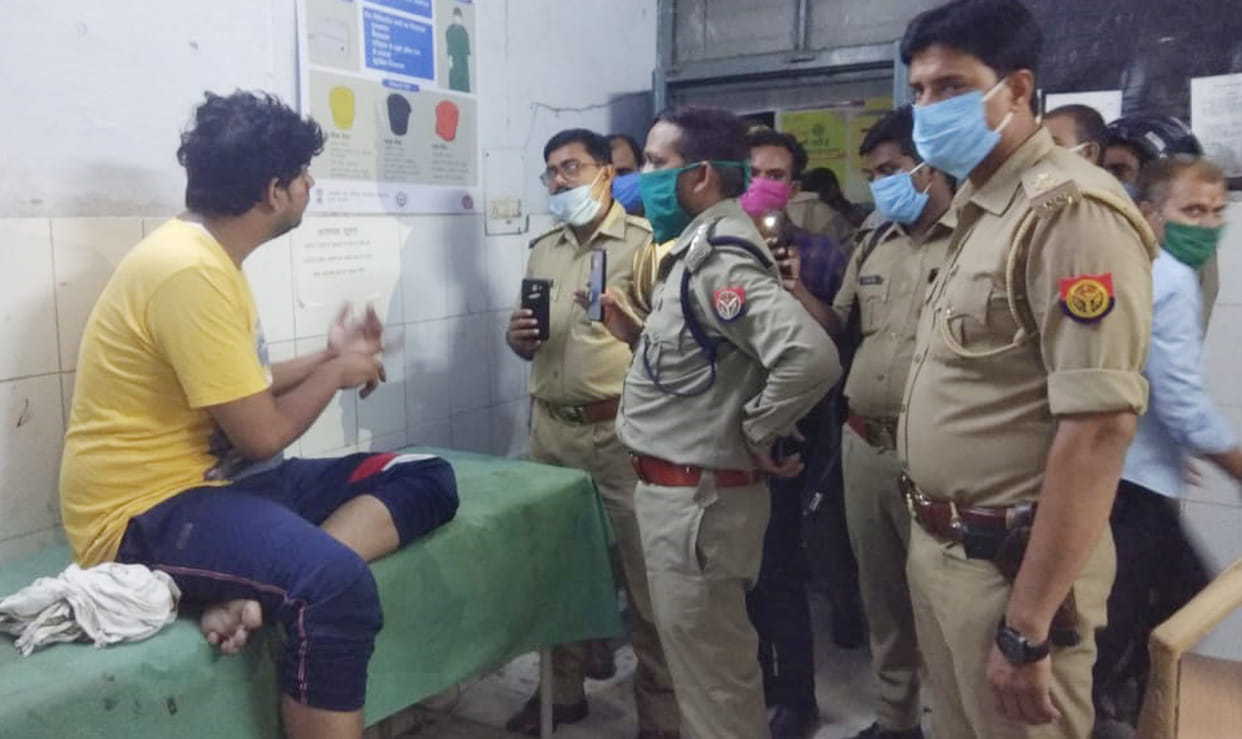 Bomb in student dispute, people jammed