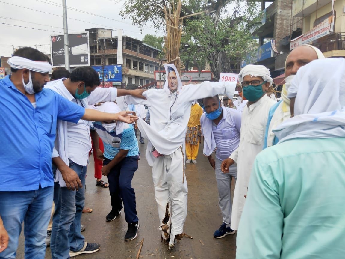 protest, workers, burnt mannequin, narnaul