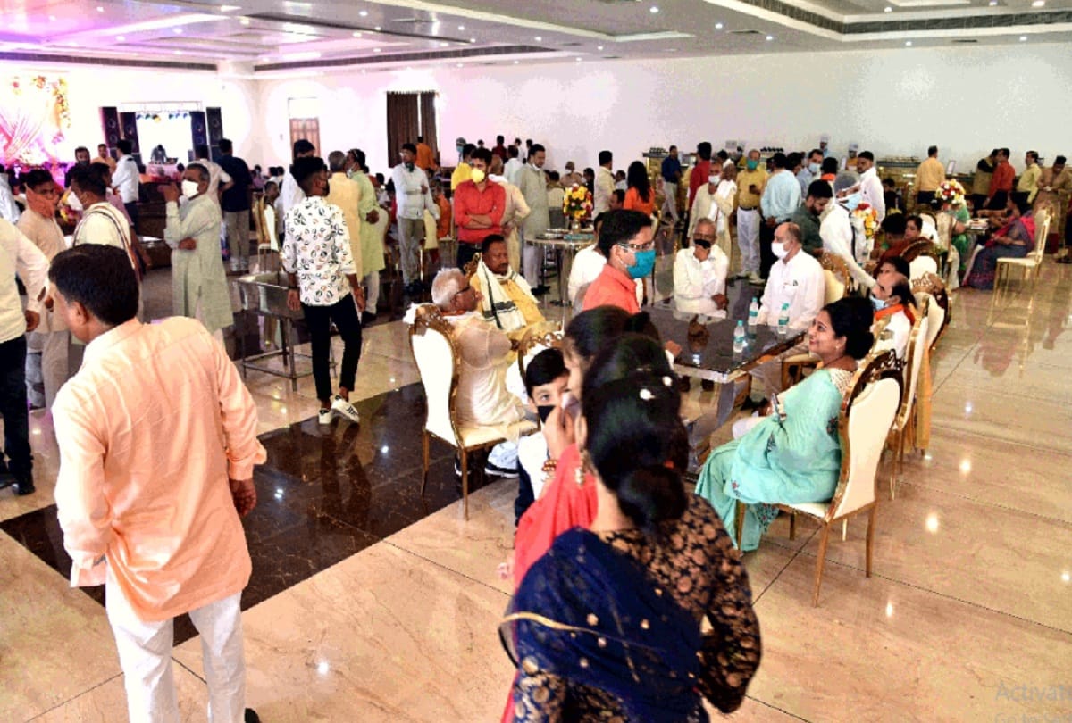 did not follow social distancing in marriage of Minister of State Gulab Devi daughter