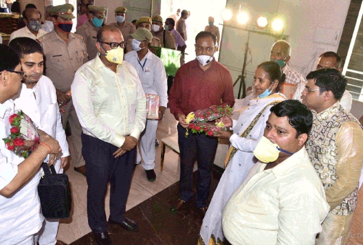 did not follow social distancing in marriage of Minister of State Gulab Devi daughter