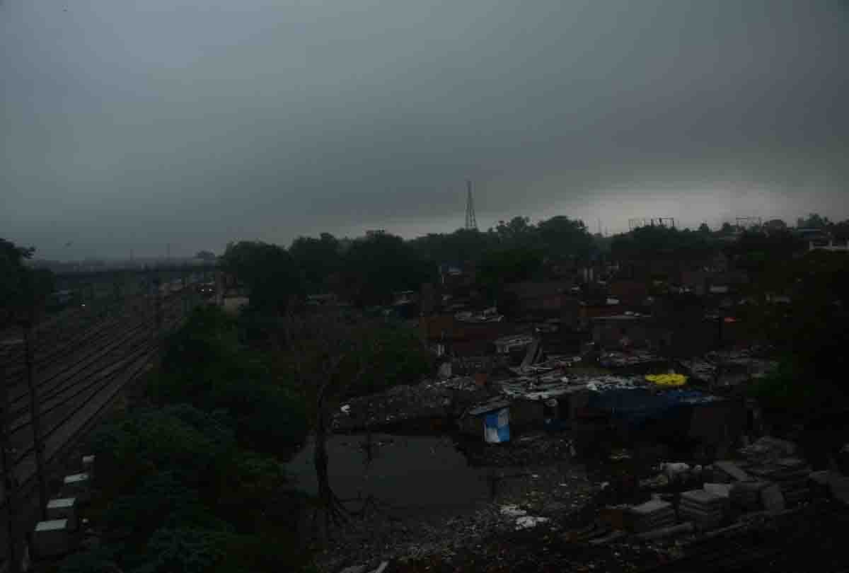 weather report of up: Two killed due to lightning with rain with strong winds
