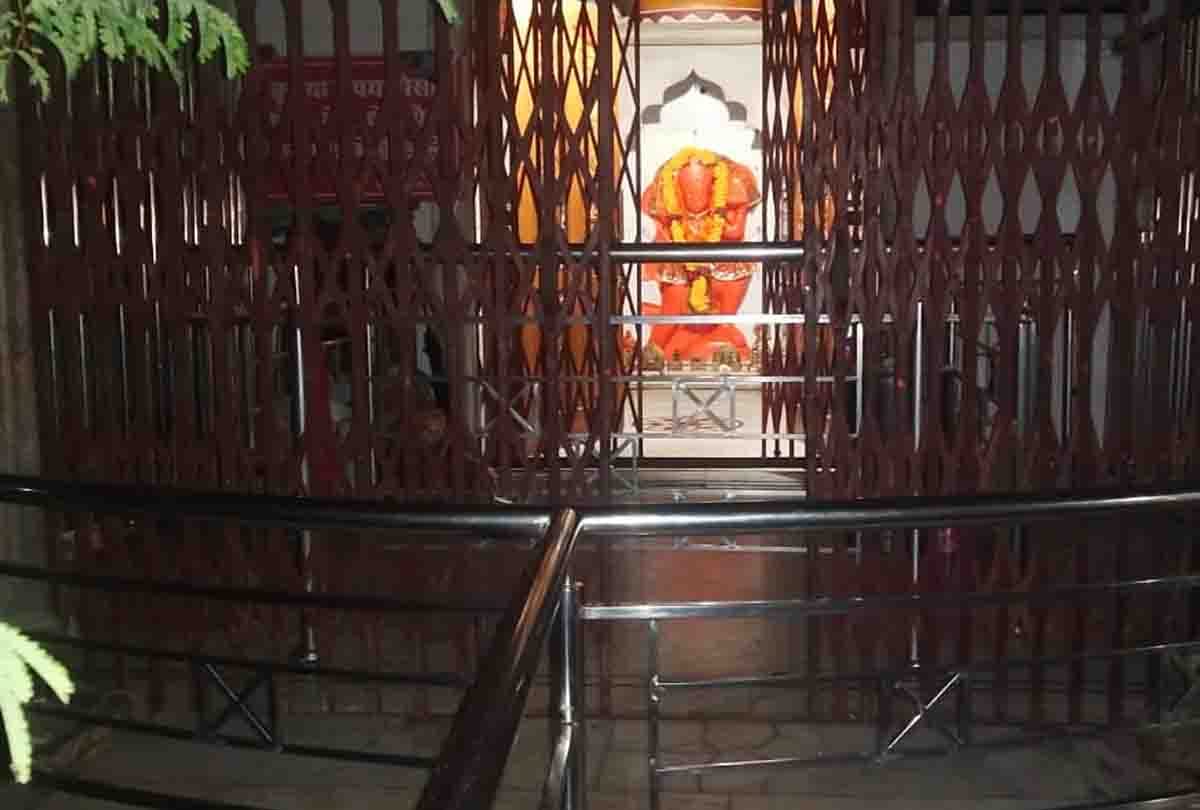 Thieves took gold crown and donation box from Hanuman temple