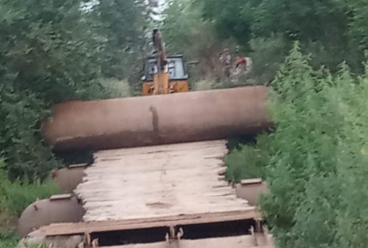 Temporary bridge removed from a village adjacent to Indo-Pak border