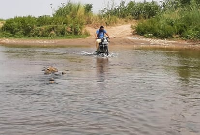 Temporary bridge removed from a village adjacent to Indo-Pak border