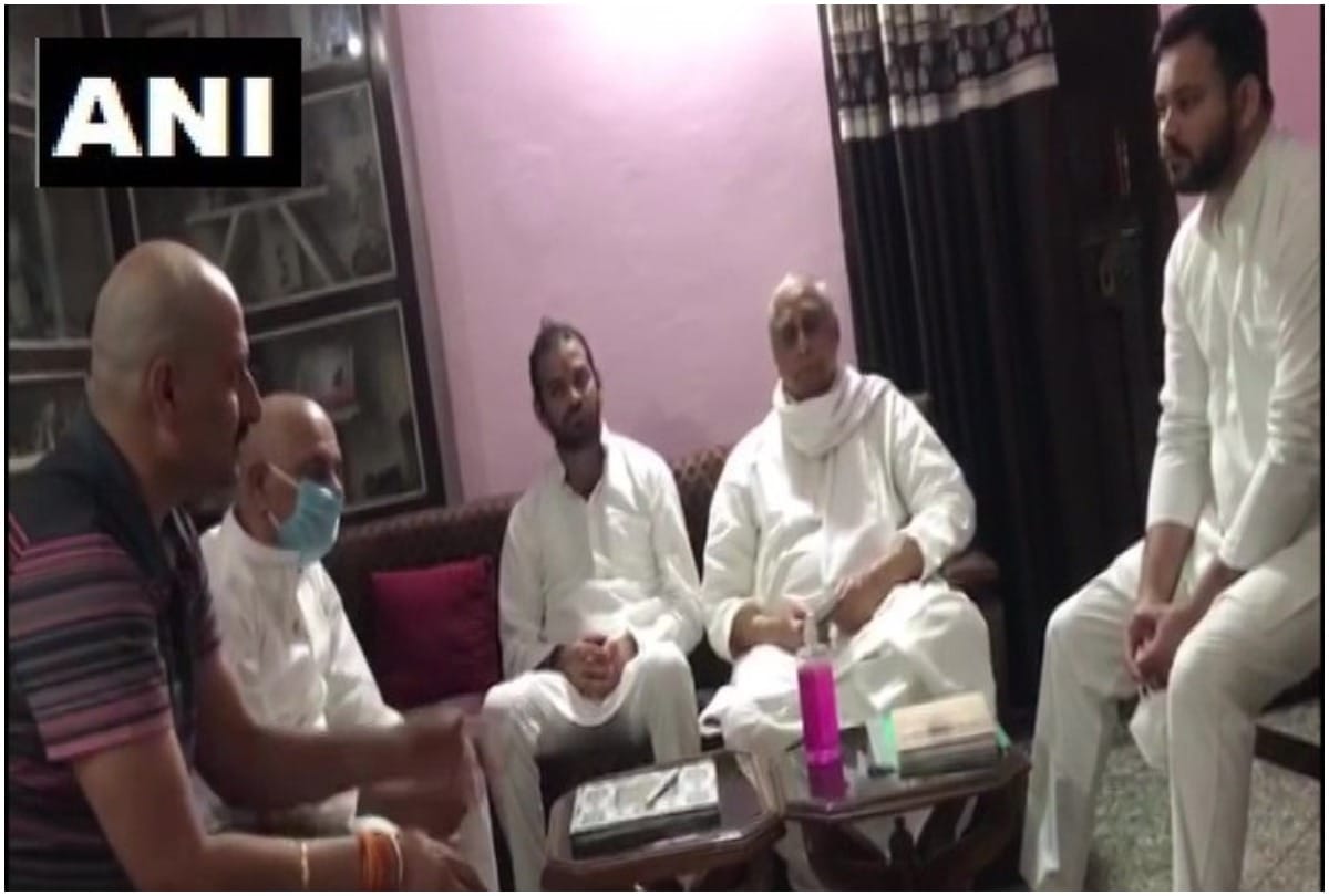 Tejashwi and Tej Pratap visited to met Sushant singh father said Bihar lost a great talent