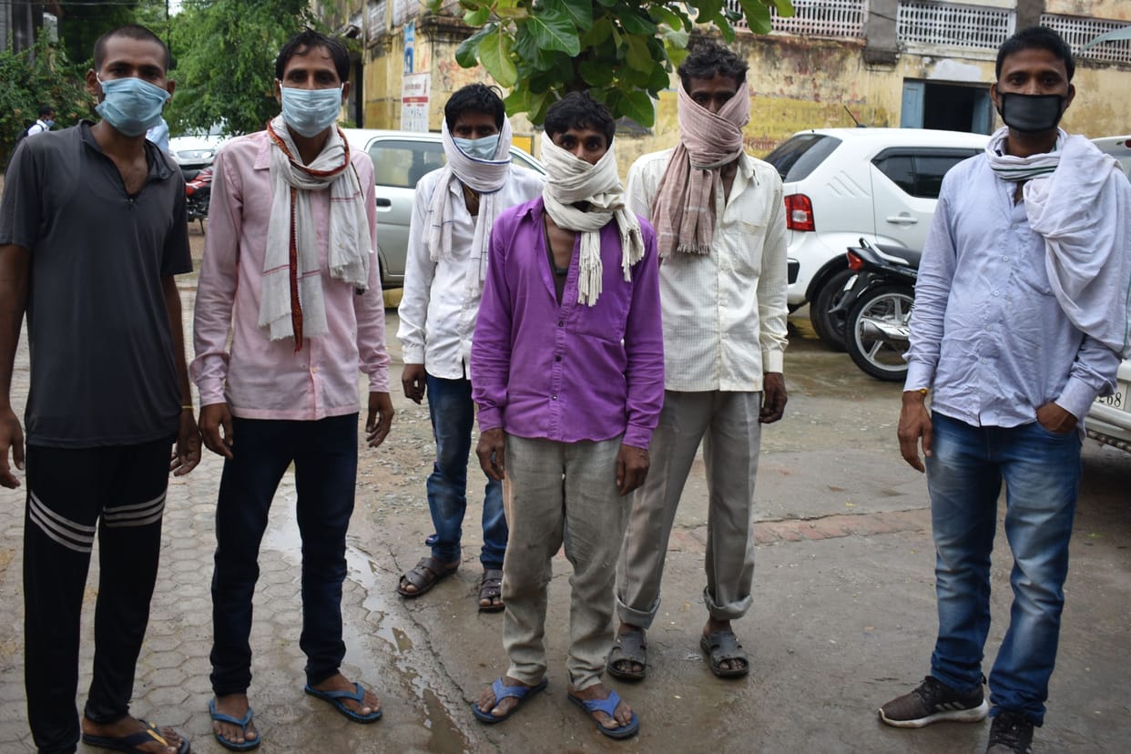 The factory operator gave financial assistance of three lakhs to the families of the deceased laborers in fatehpur
