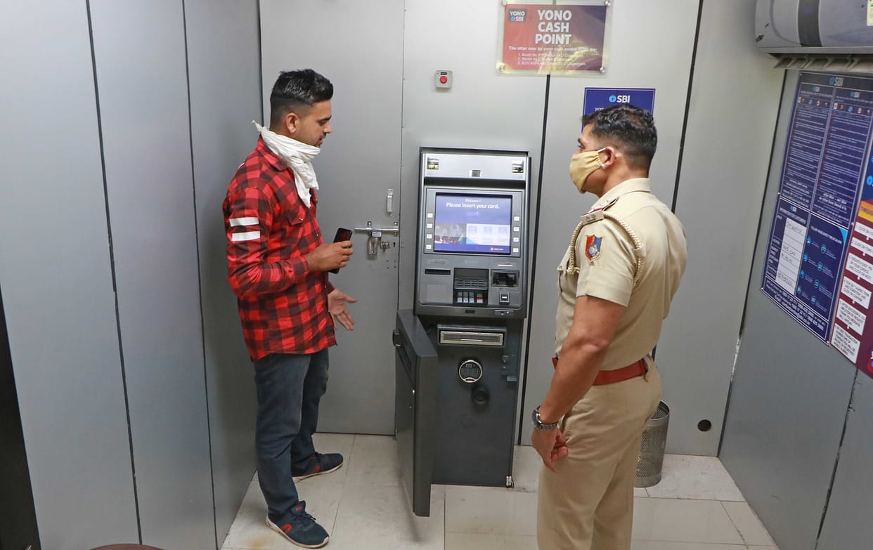 sbi atm robbing attempt at chandigarh sector 44