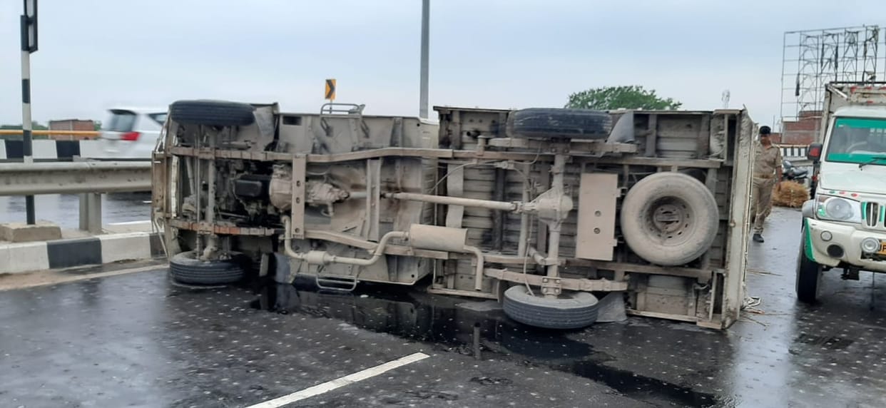 Rajasthan Three security personnel died five injured after their vehicle turned turtle in Suratgarh Sri Ganganagar district last night