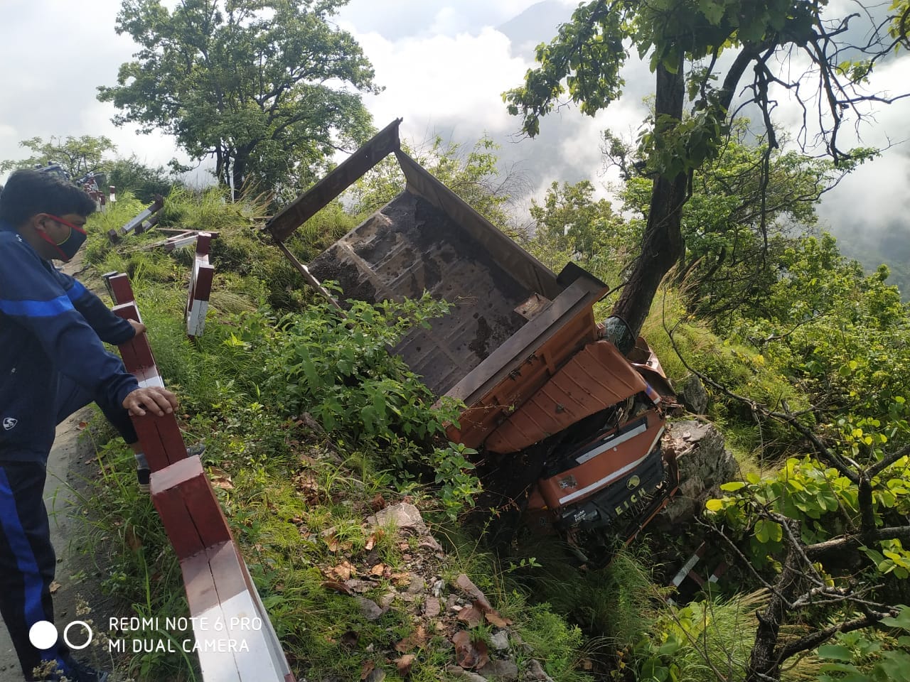 Uttarakhand news: oil tanker hit tempo traveler, four died, many injured