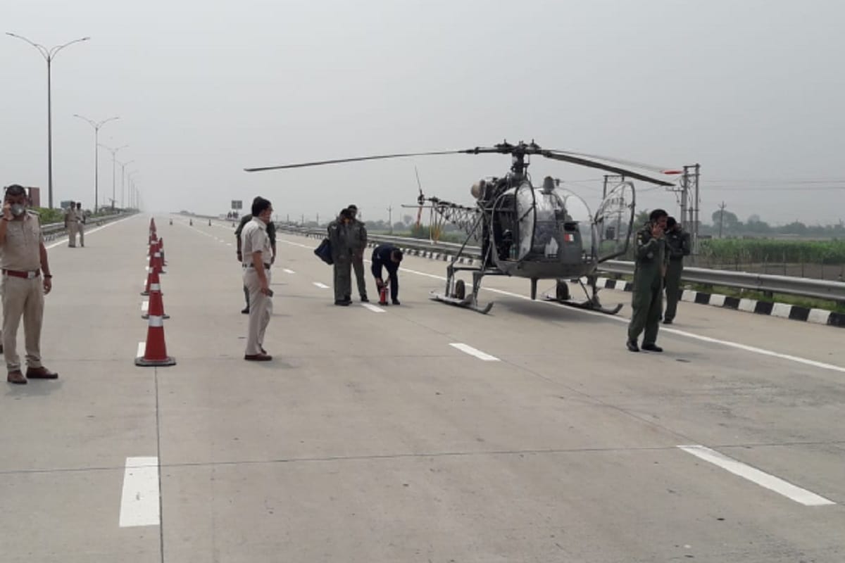 Baghpat News: Emergency landing of helicopter on Eastern Peripheral Expressway in Baghpat District of Uttar Pradesh