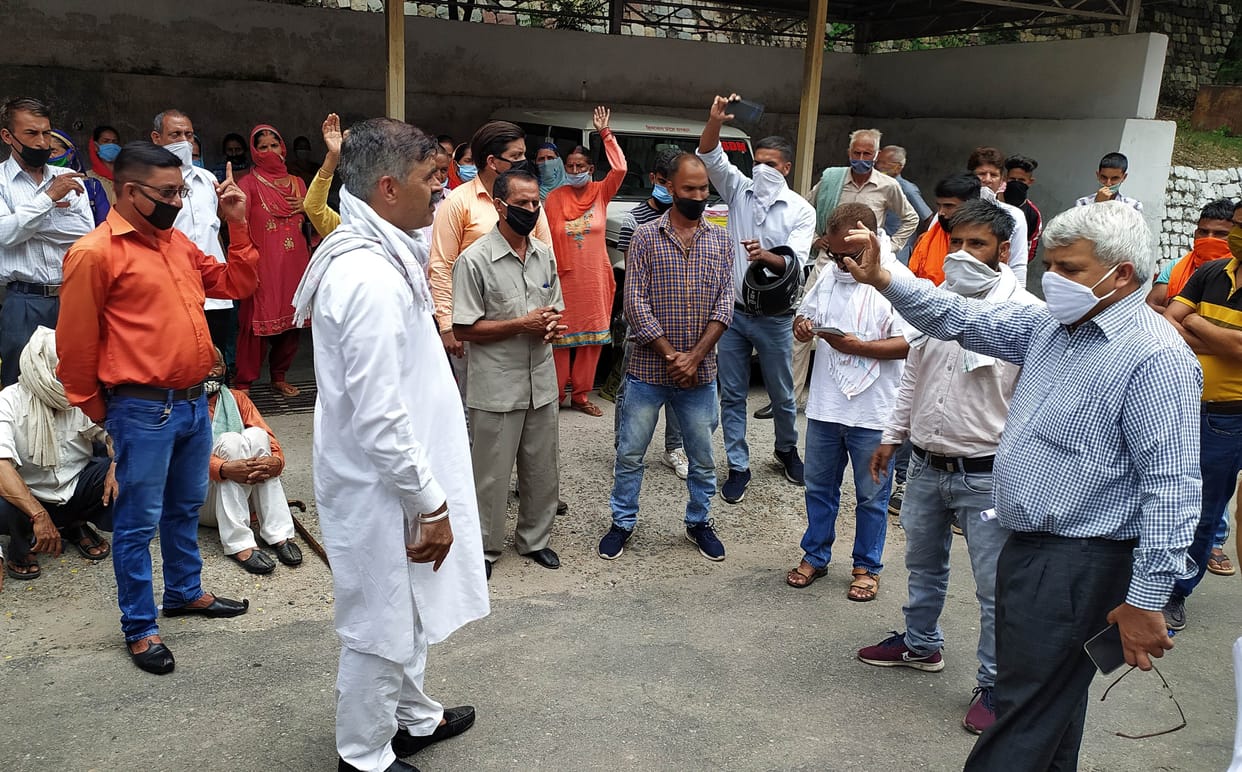death,protest,Quarantin,center,villagers