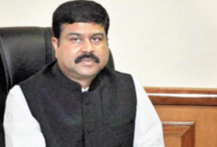 Women should produce biogas from waste, government will buy, says minister dharmendra pradhan
