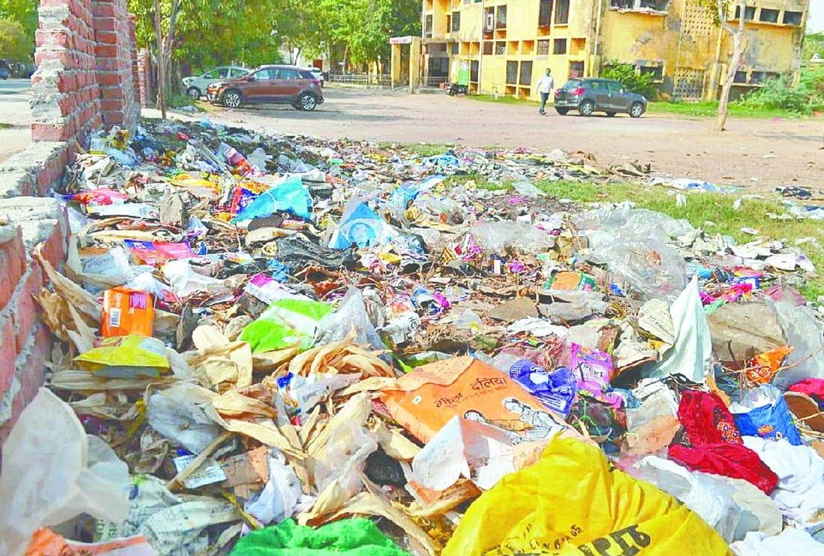 Nagar Nigam Fail In Door To Door Garbage Collection