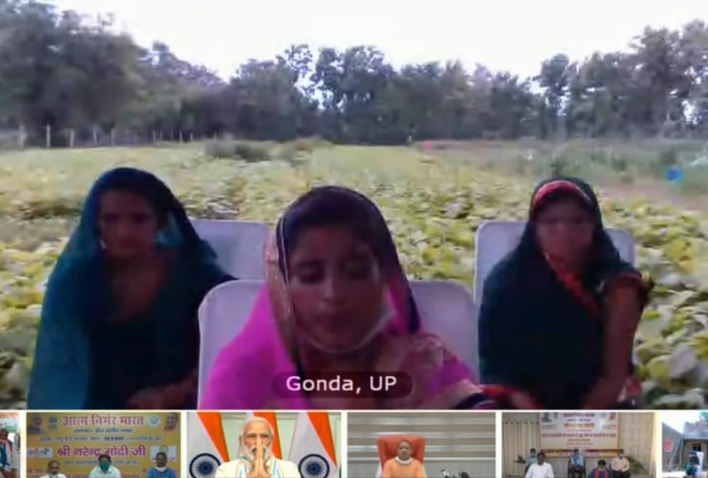PM Narendra Modi talked to Vinita Pal of Gonda.