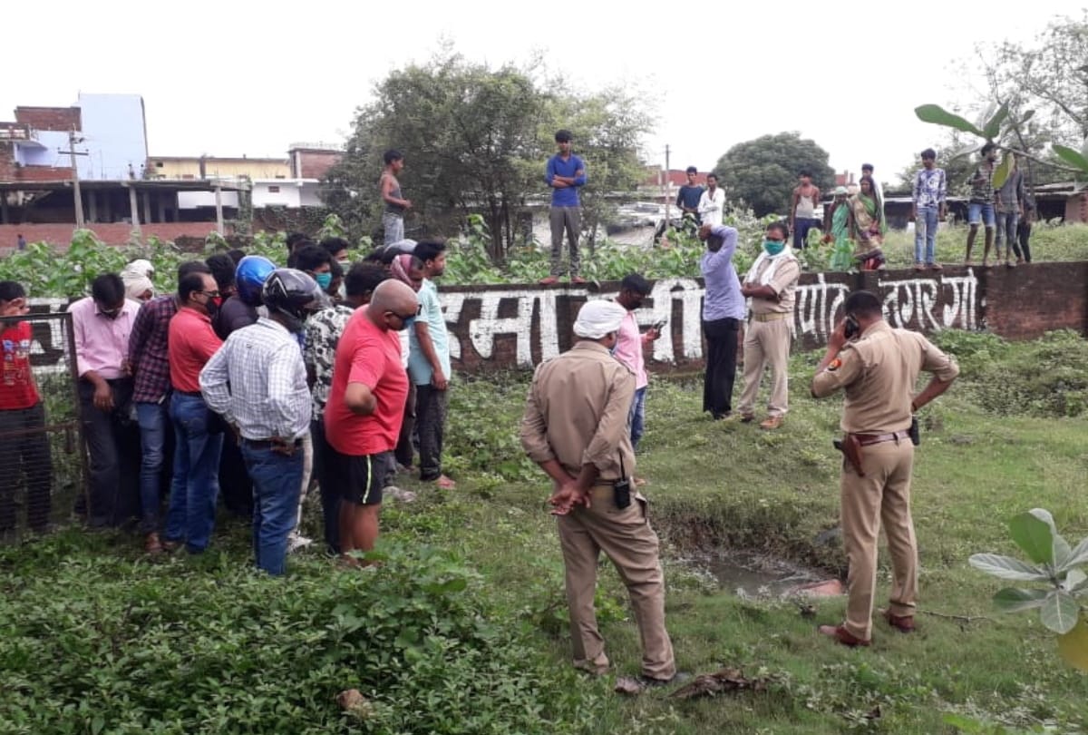 minor boy dead body found in gorakhpur