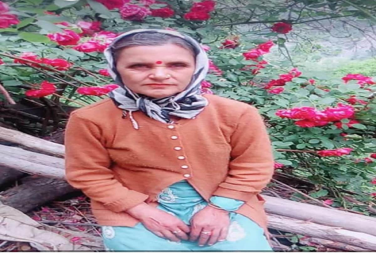 kishtwar road accident jammu kashmir, Head constable was going on a picnic with family, car fell in river