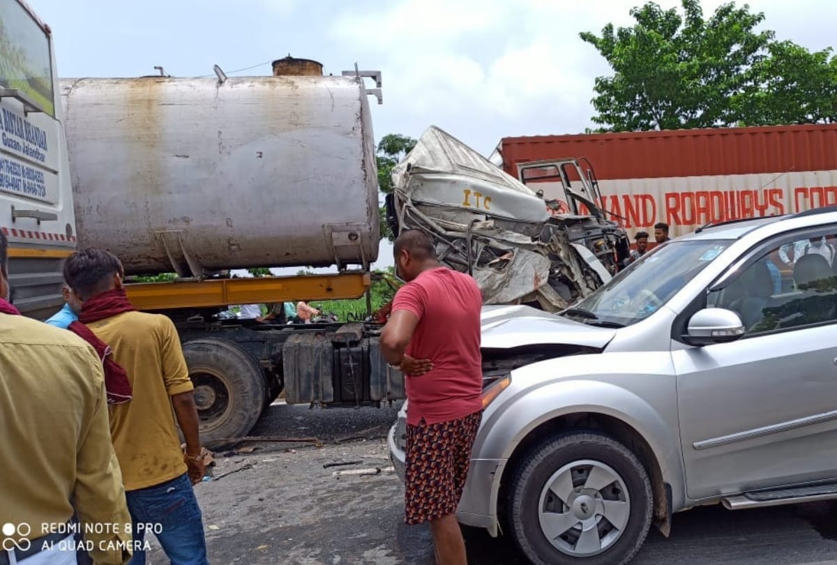 massive road accident in kushinagar