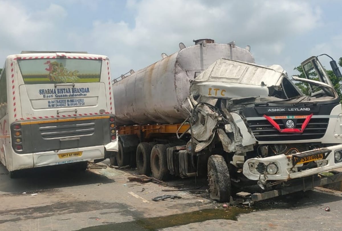 massive road accident in kushinagar