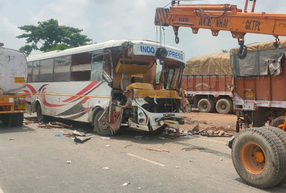 massive road accident in kushinagar
