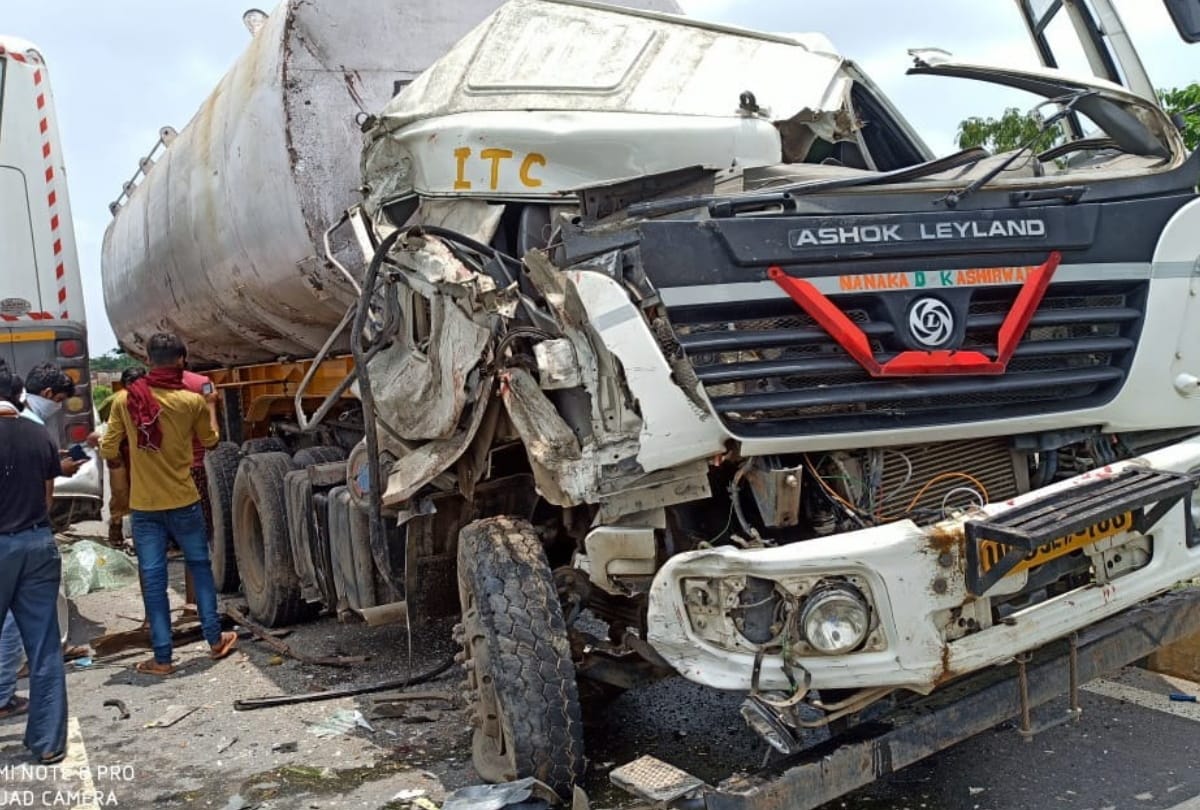 massive road accident in kushinagar