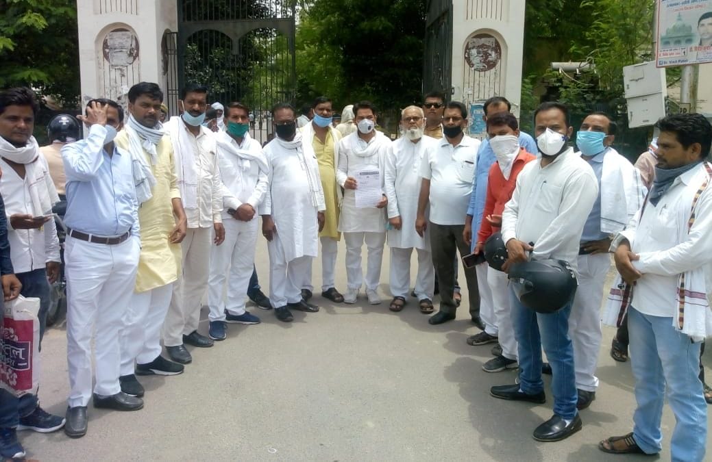 protest for petrolium rate in orai