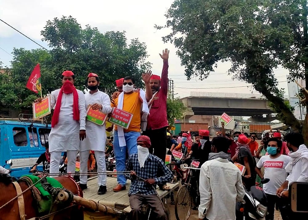 Samajwadi Party workers protest on increased prices of petrol and diesel