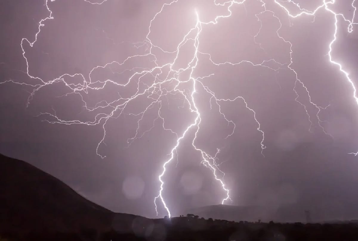 10 killed by lightning strikes in Prayagraj many scorched
