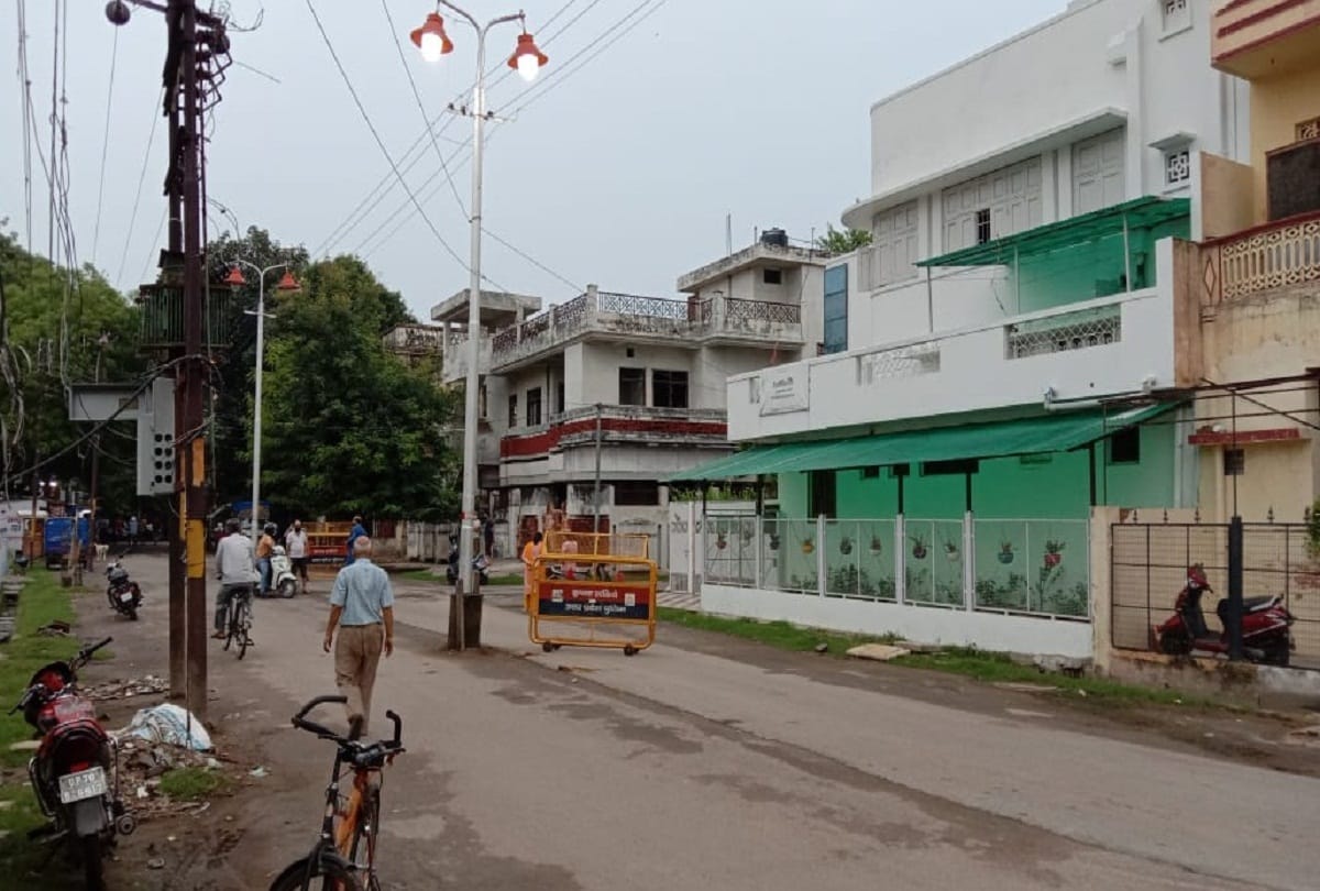 Ward seals of four private hospitals with 127 hot spots in Prayagraj
