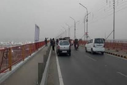 Shastri Setu's pillar drowned in Prayagraj