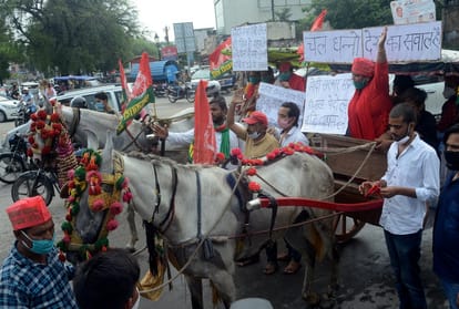 SP's protests with protest against petrol and diesel price hike