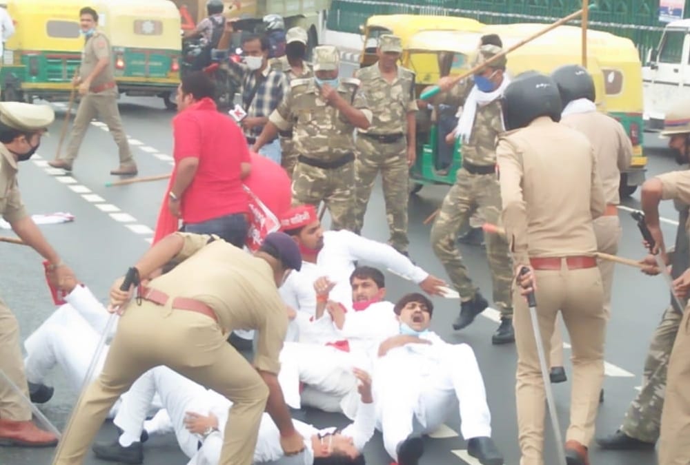 Lathicharge on Samajwadi Party leaders protesting on petrol diesel price hike.