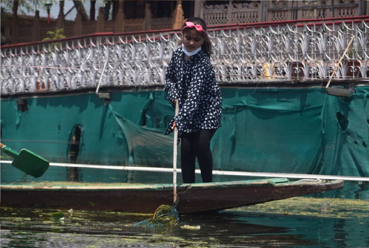 seven year old Jannat who has been cleaning Dal Lake in Srinagar for two years