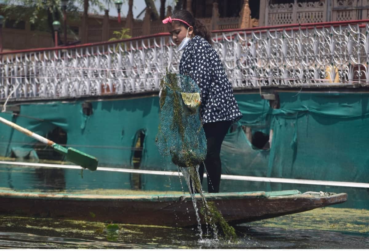 seven year old Jannat who has been cleaning Dal Lake in Srinagar for two years
