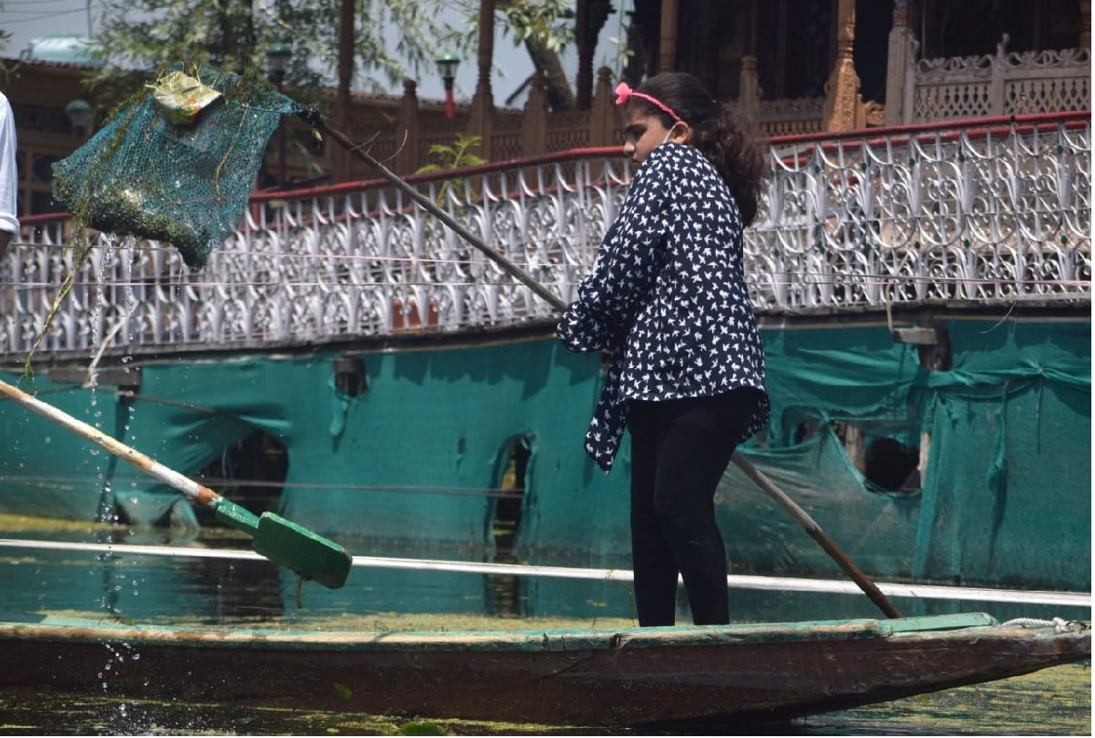seven year old Jannat who has been cleaning Dal Lake in Srinagar for two years