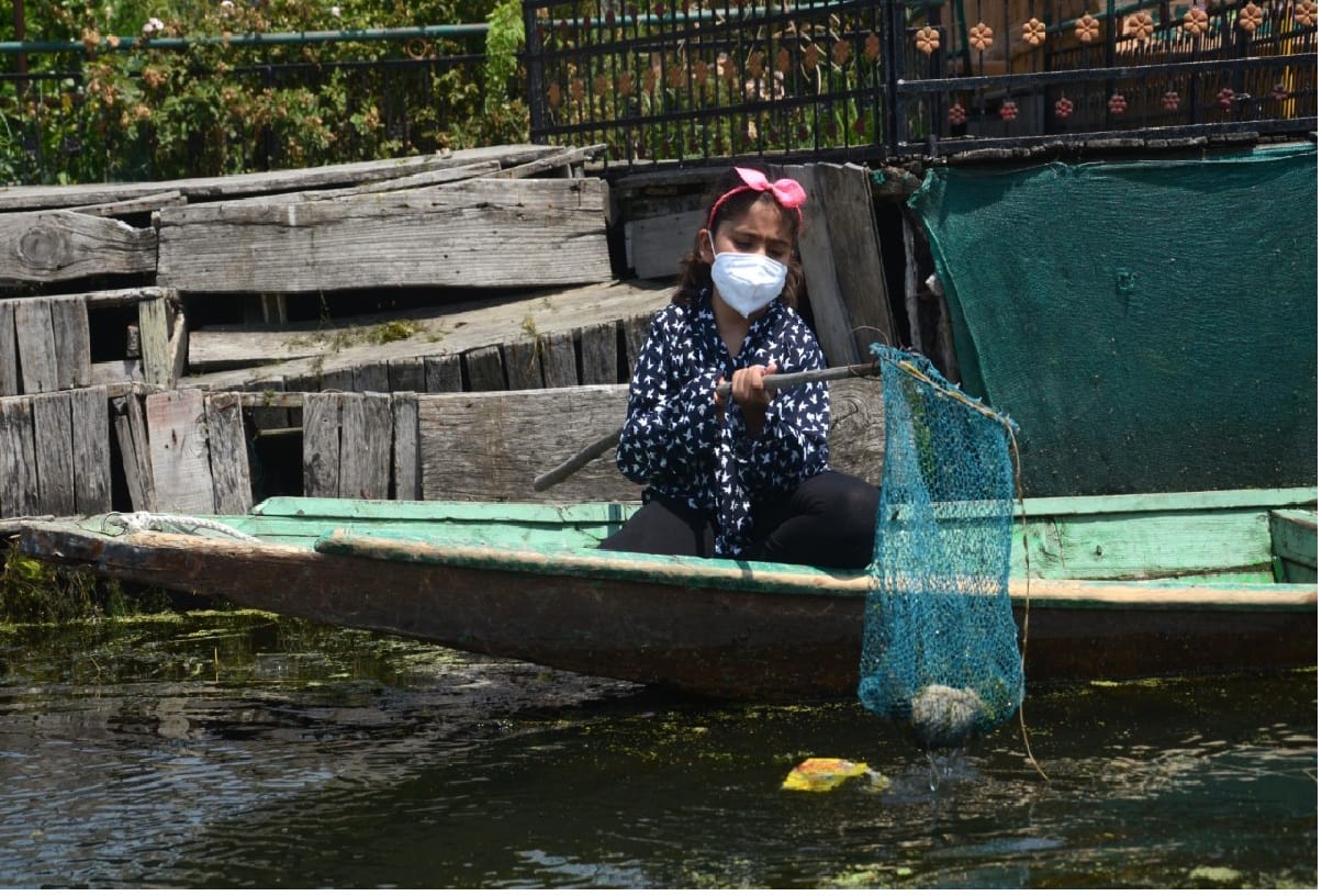 seven year old Jannat who has been cleaning Dal Lake in Srinagar for two years