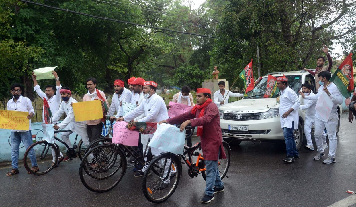 SP party workers protested against Petro-diesel price hike