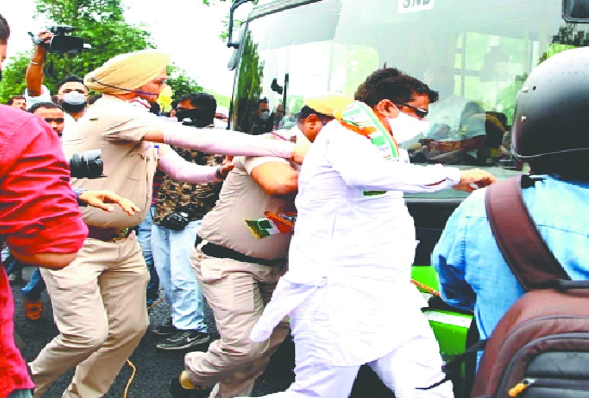 congress leaders arrested during protest in delhi