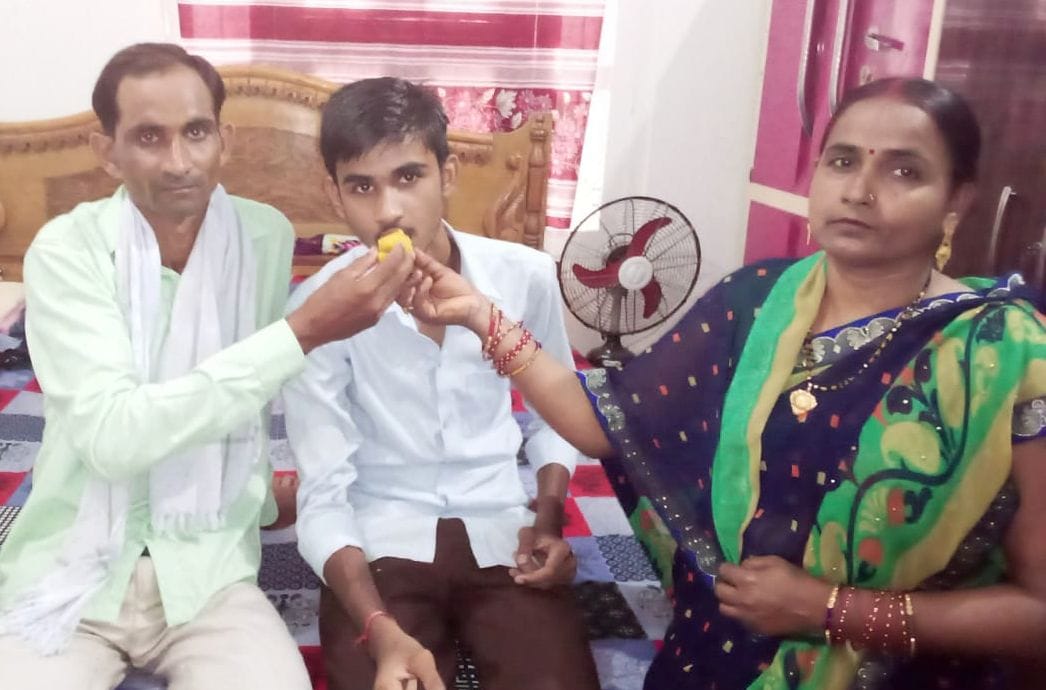 rajmistrai ke bete ne kiya top