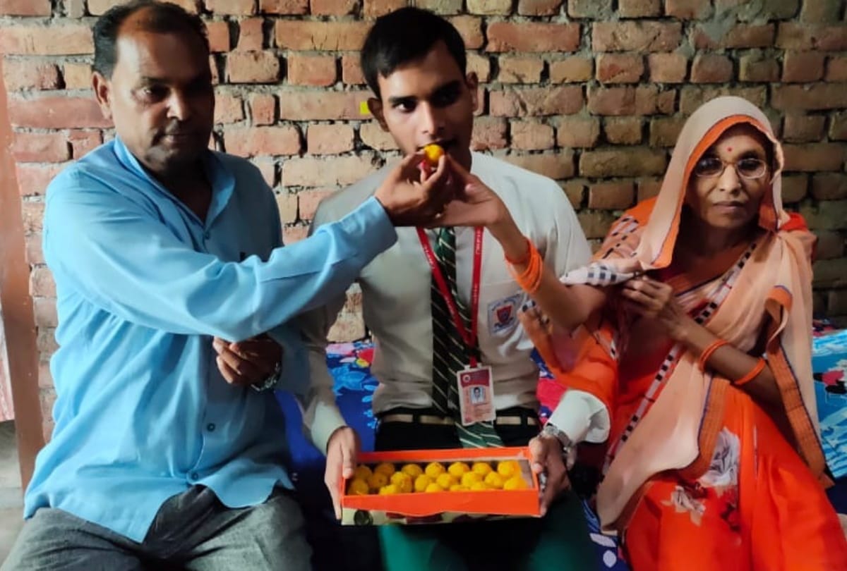Farmer son Top in Maharajganj district in 12th board exam