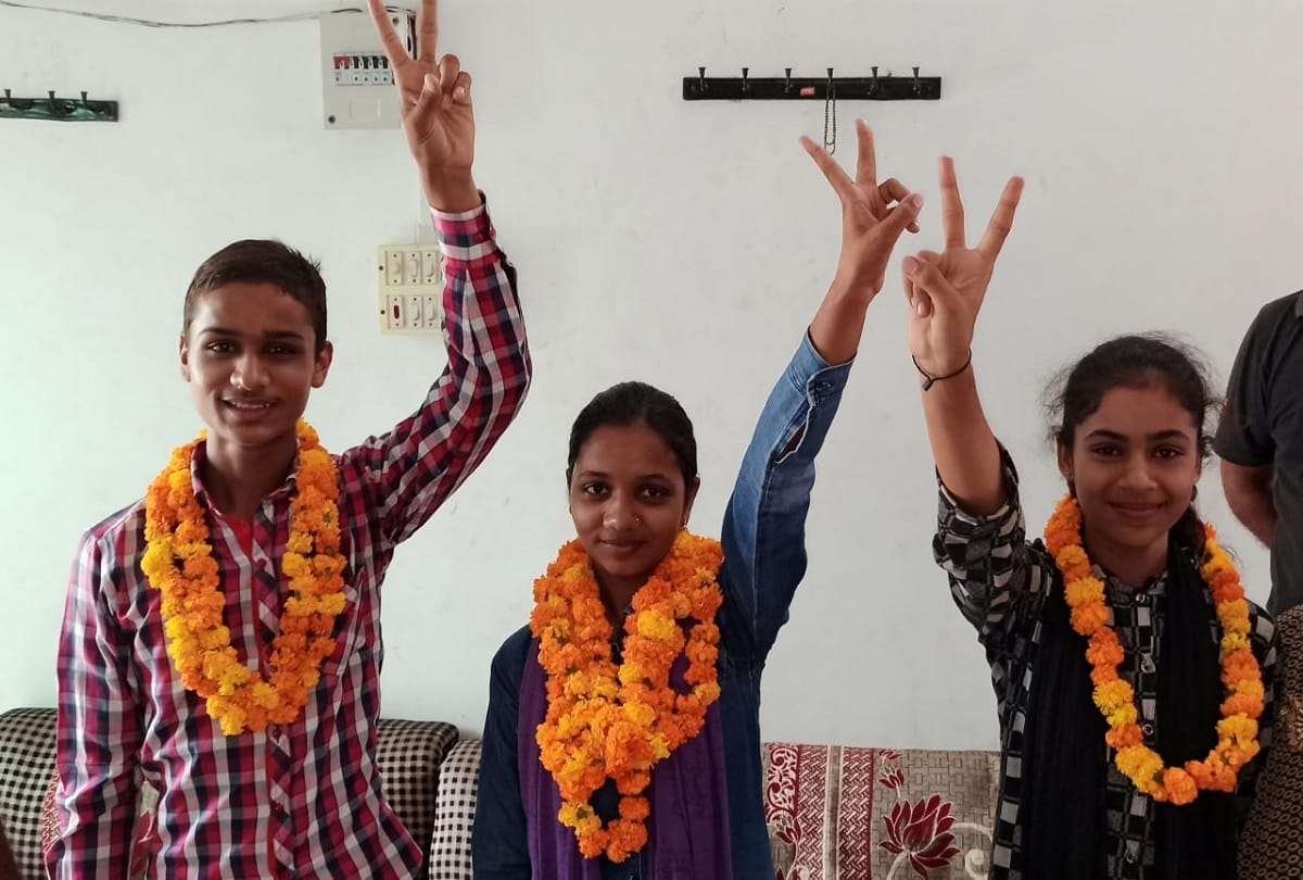 Hathras JK Inter College student Kajal scores 7th position in state UP board 10th result 2020