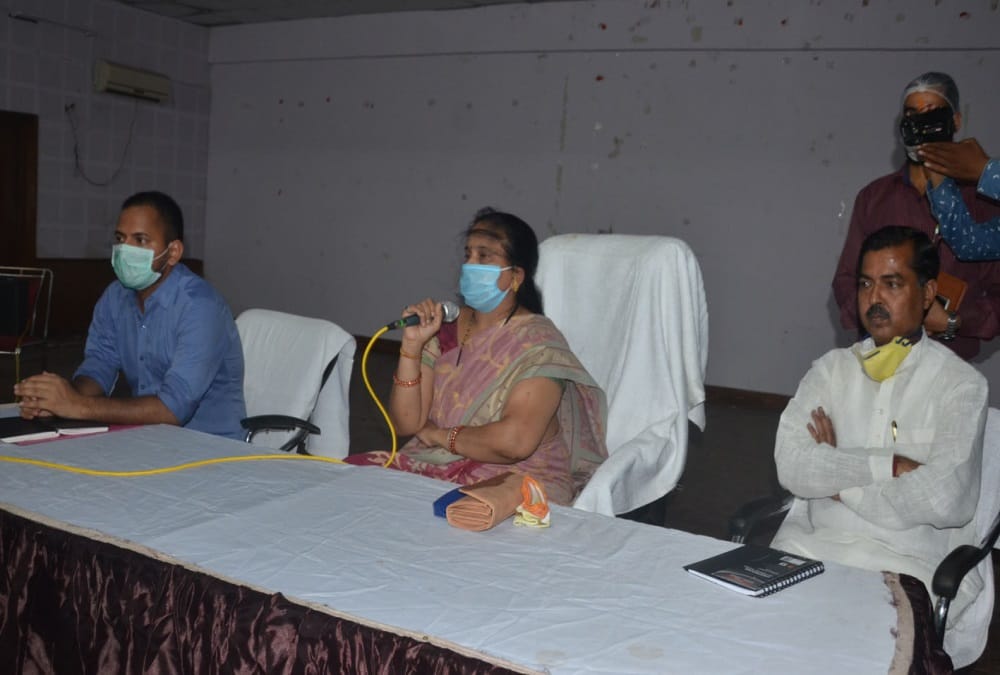 Bjp and Congress Parshad Ruckus in haridwar nagar nigam Board Meeting, Broke Social Distancing, Photos