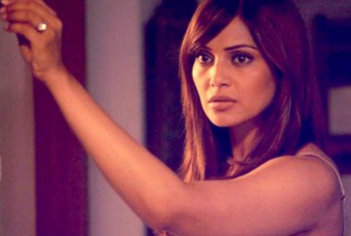 Rhea chakraborty Kajol Rani Mukerji Mouni Roy Bipasha Basu Sushmita Sen Koena Mitra Riya Sen Konkona Sen Sharma and Paoli Dam are belong from bengali family