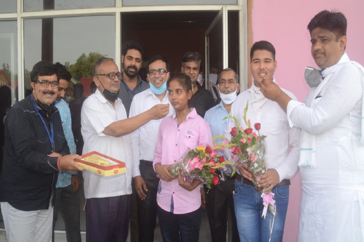 up board 10th 12th result 2020: Know the full story behind Riya Jain and Anurag Malik's success