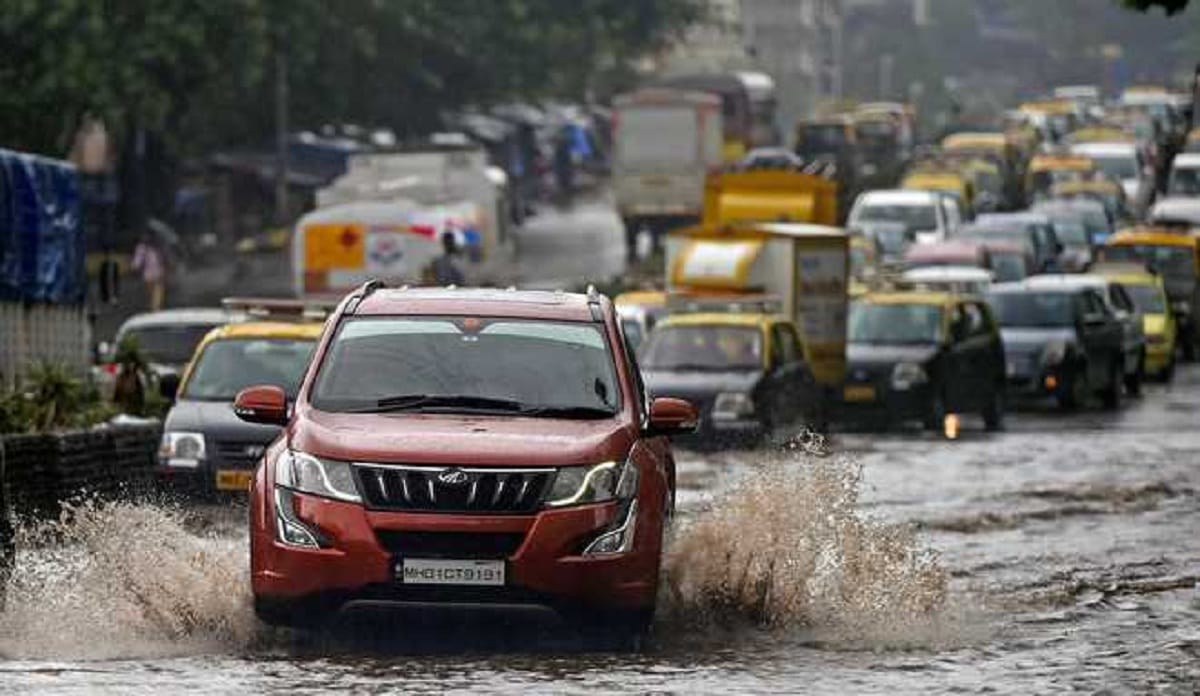 Be careful in rainy monsoon season while driving: Keep these four items in your car during the rainy season