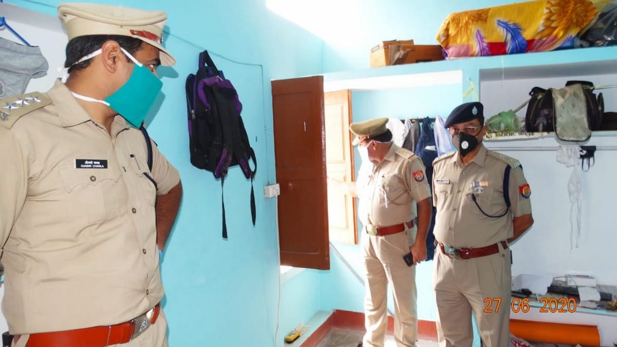 Clerk Assistant Sub Inspector ASI suicide hanging in his room ghazipur up