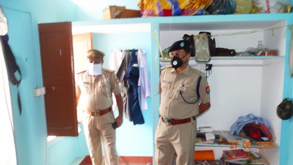 Clerk Assistant Sub Inspector ASI suicide hanging in his room ghazipur up