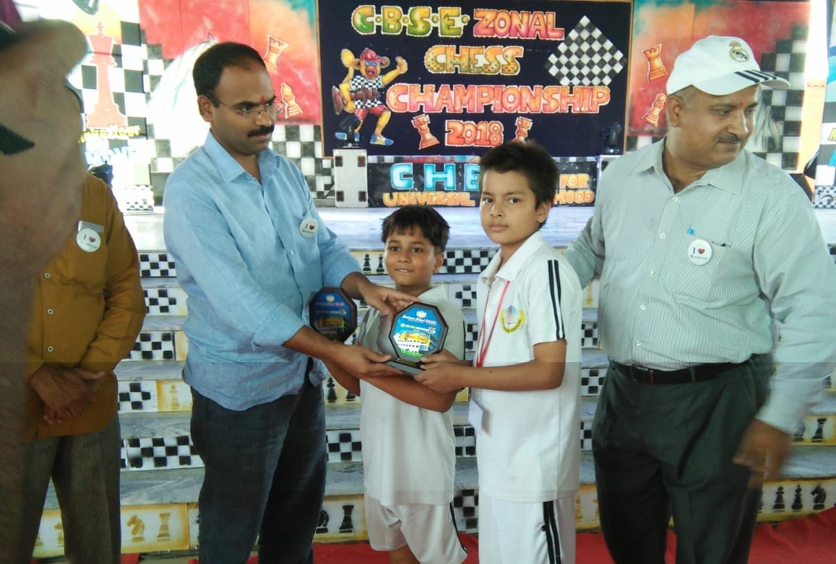 Story of brave and inspirational boy Won Gold Medal in School National Chess Competition in gorakhpur