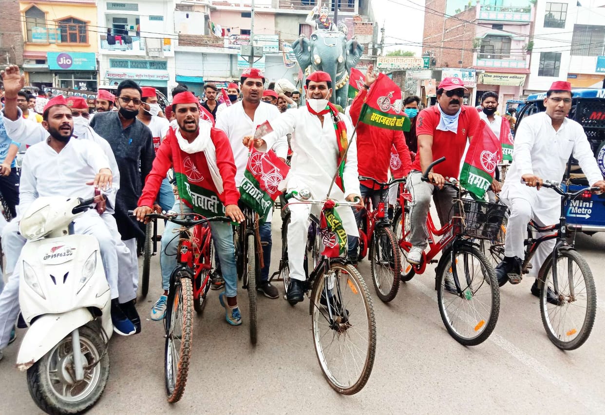 Supporters take out cycle rally in protest against rising petrochemical prices