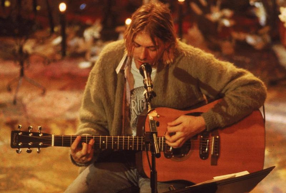American Rockstar Kurt Cobain 6 hair auctioned in 10 lac rupees news goes viral