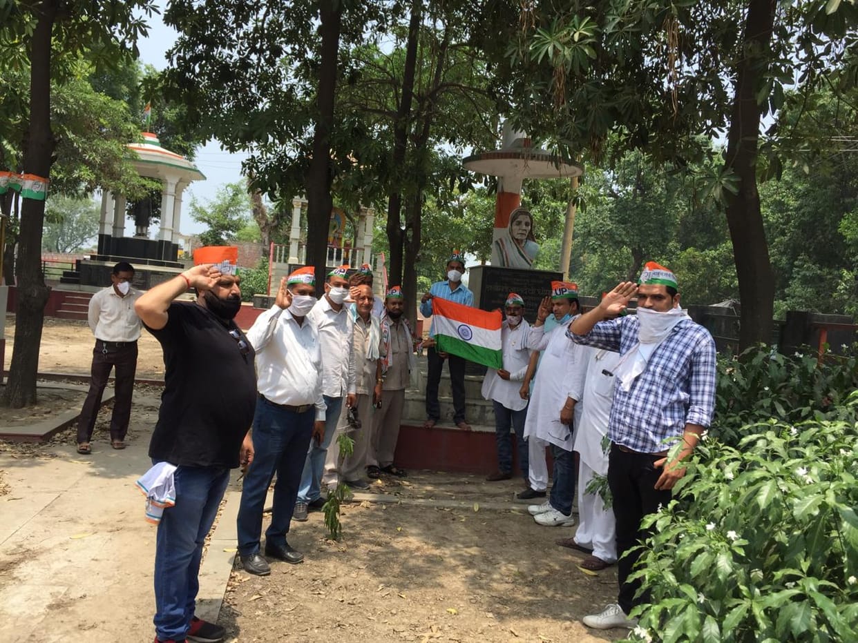 Tributes paid to soldiers killed on the China border